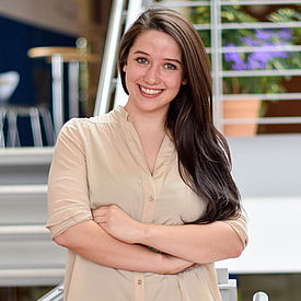 Profilbild von Clara Schell, Studierende des berufsbegleitenden Bachelors Betriebswirtschaft